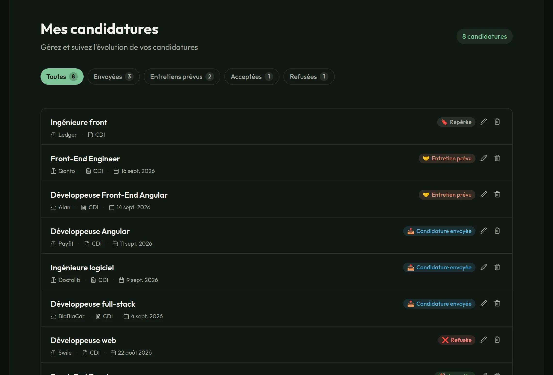 Le tableau de bord Candidash : huit candidatures avec leur entreprise, leur date et leur statut.